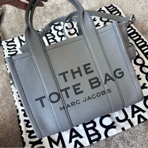 Marc Jacobs Gray Tote Bag with Structured Silhouette